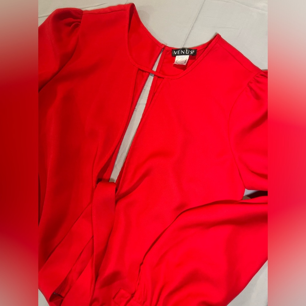 SET OF TWO! Venus deep v long sleeve top Size 4 RED and Denim overalls size 4 - Picture 5 of 9